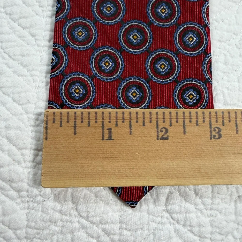 JZ Richards Mens Necktie Geometric Medallion Red Al‎ Silk Hand Made USA EUC
